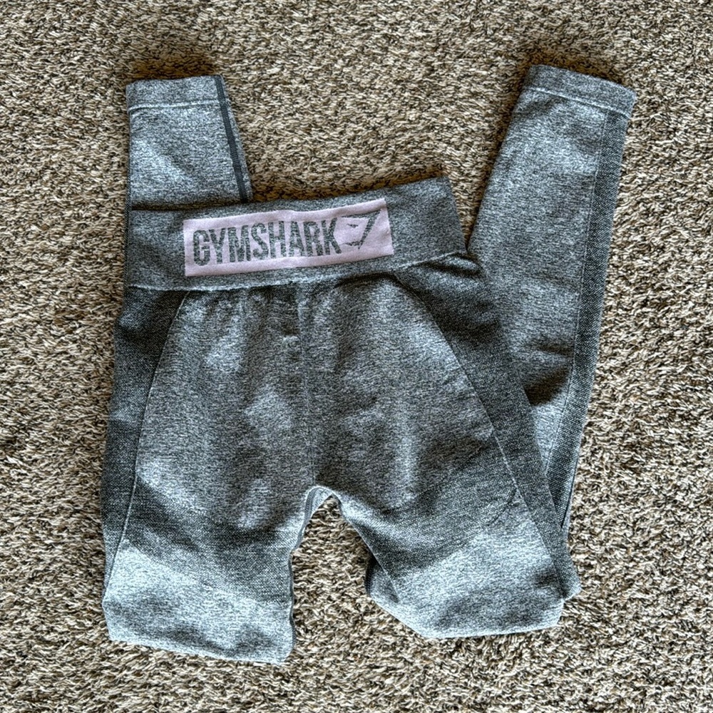 Gymshark Women’s S‎ High Rise Flex Leggings in Grey/Pink